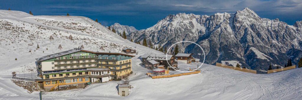 Panoramaausblick im Winter auf die Schanzerhütte